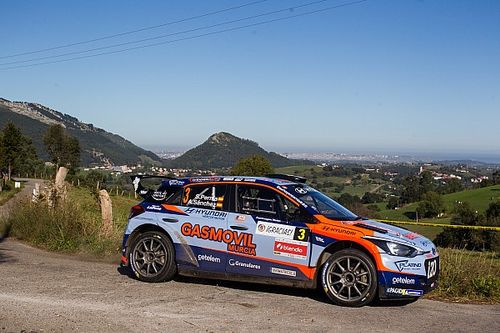 Pern&iacute;a gana en casa y aprieta el campeonato
