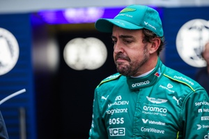 フェルナンド・アロンソ直筆サイン入り超大型写真…Fernando Alonso フェルナンド・アロンソ直筆サイン入り超大型写真…Fernando