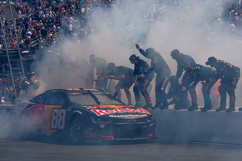 NASCAR Cup: Gisbergen ‘doutrina’ mais uma vez e vence em Sonoma; prova foi transmitida pelo Motorsport na PicTV
