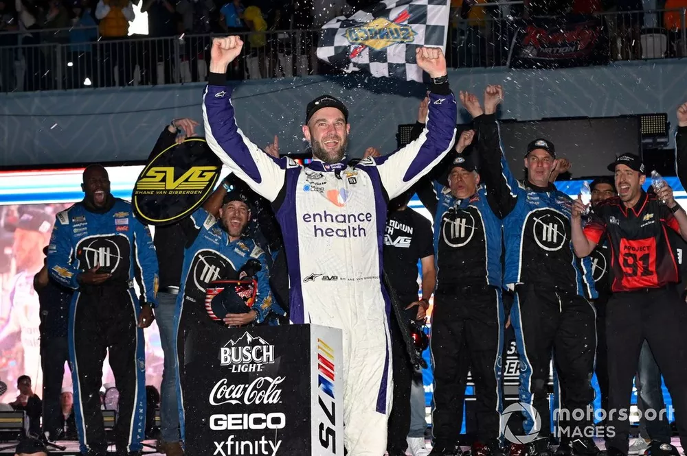Race winner Shane van Gisbergen, Trackhouse Racing, Chevrolet Camaro