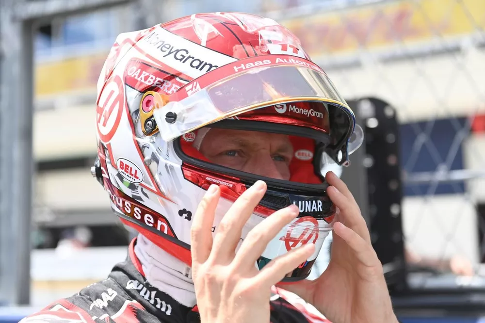 Kevin Magnussen, Haas F1 Team, on the grid