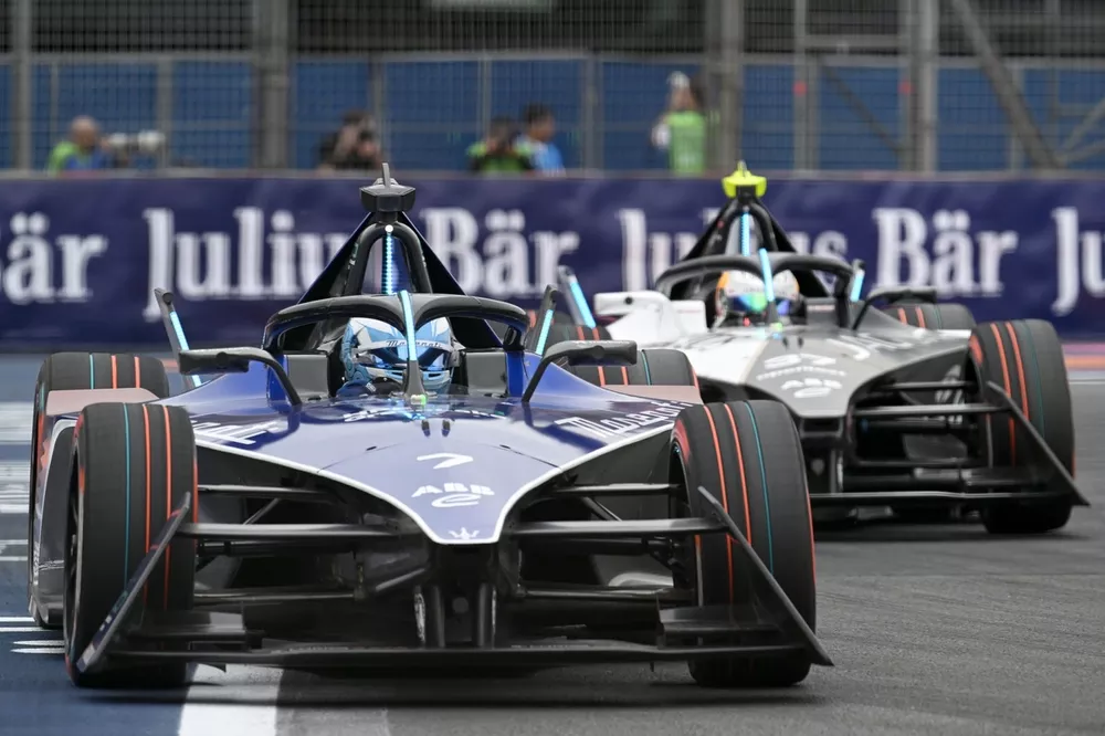 Maximilian Gunther, Maserati Racing, Maserati Tipo Folgore, Nick Cassidy, Jaguar TCS Racing, Jaguar I-TYPE 6