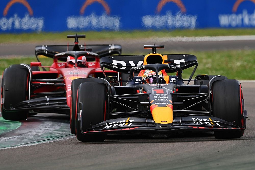 Max Verstappen, Red Bull Racing RB18, Charles Leclerc, Ferrari F1-75