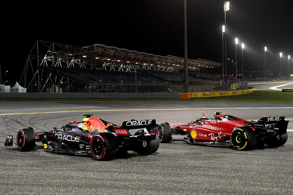 Carlos Sainz Jr., Ferrari F1-75, leads Max Verstappen, Red Bull Racing RB18