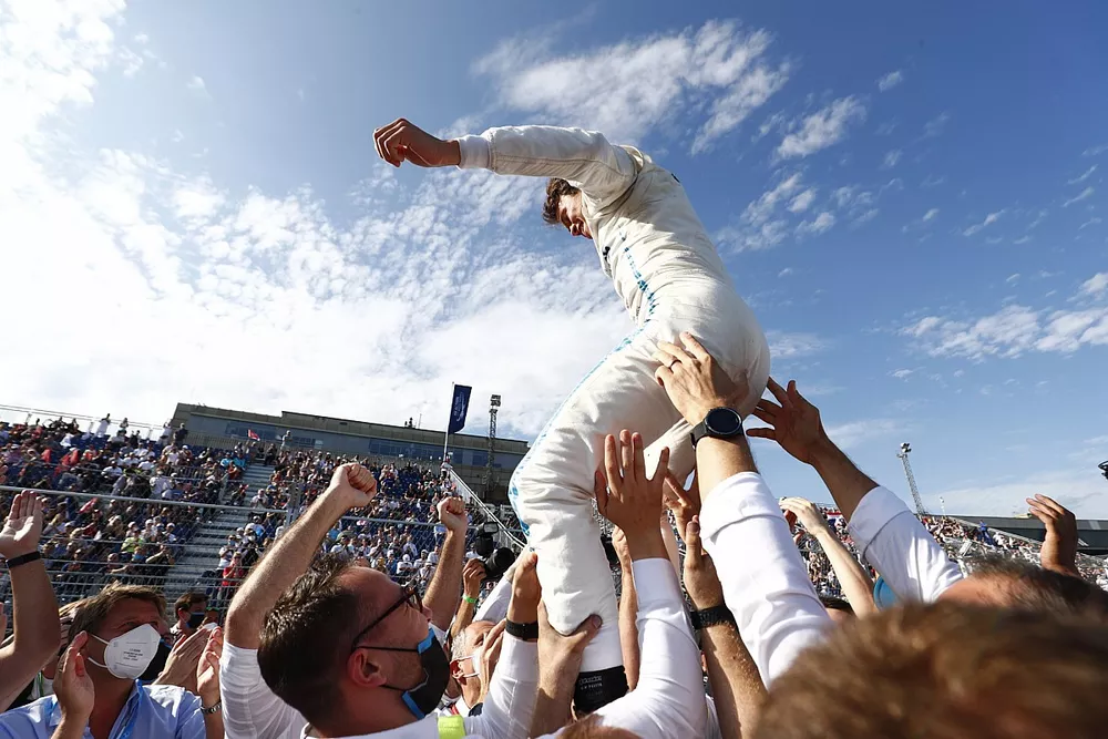 Champion Nyck de Vries, Mercedes-Benz EQ, celebrate