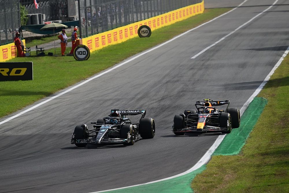 George Russell, Mercedes F1 W14, Sergio P&eacute;rez, Red Bull Racing RB19