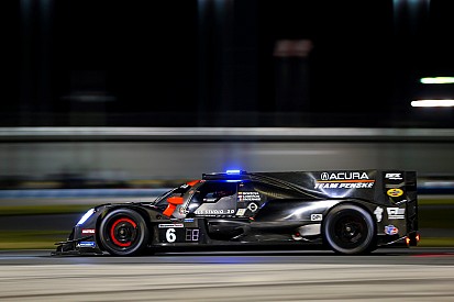 Acura lidera después de 9 horas; el coche de Alonso, tercero
