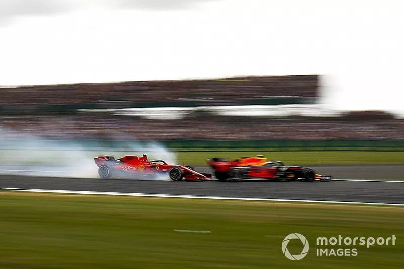 Sebastian Vettel, Ferrari verremt zich en rijdt achter op Max Verstappen, Red Bull Racing RB15