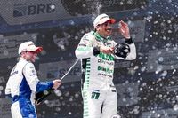Stock Car: Cavaleiro Sports sai da pole para vencer de ponta a ponta com Gaetano di Mauro