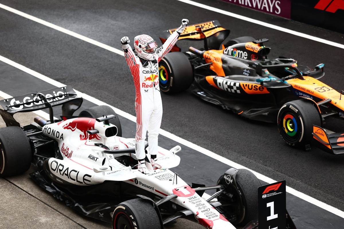 Red Bull - 1/43 レッドブルホンダ日本GP　鈴鹿 2022チャンピオンフェルスタッペン スパーク 1/43 レッドブル RB18 No.1 2022 F1 日本GP ウィナー