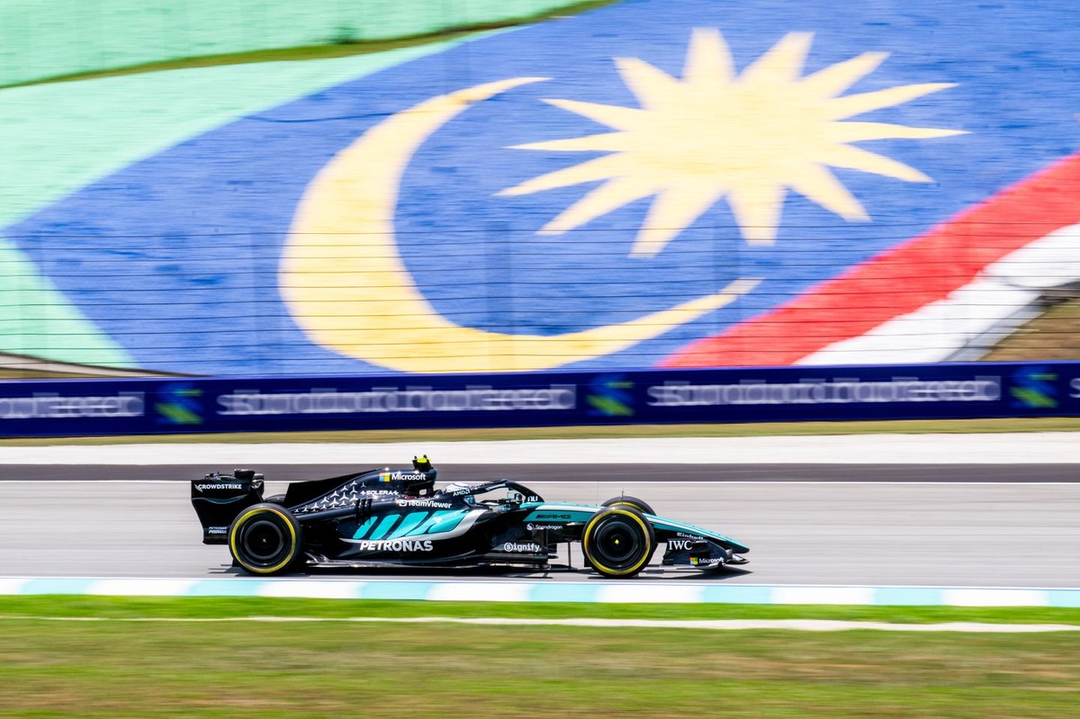 F1: Antonelli lidera TL3 do GP do Bahrein na Malásia à frente de Verstappen; Bortoleto é 11º