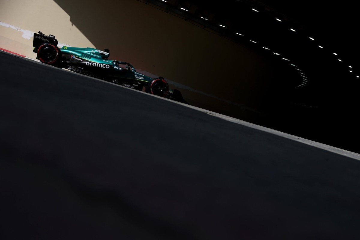 أستون مارتن تكشف سبب تأجيل خروج سيارتها الجديدة إلى الحلبة في برشلونة