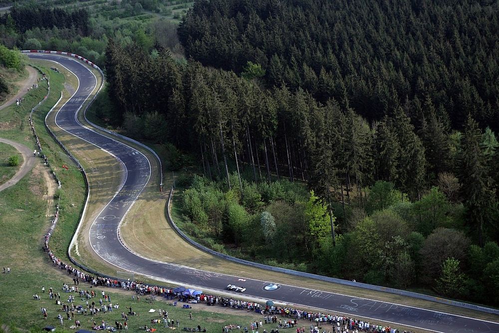 Nick Heidfeld, BMW Sauber F1 Team, conduce el BMW Sauber de F1 en el Nordschleife.
