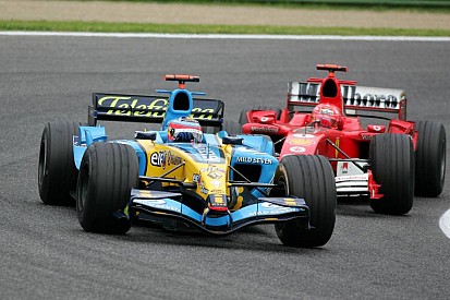 Az F1 egyik legszimbolikusabb előzése: Alonso Schumacher ellen 2005-ből