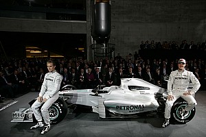 GALERÍA: hace 10 años Mercedes hacía su presentación en F1
