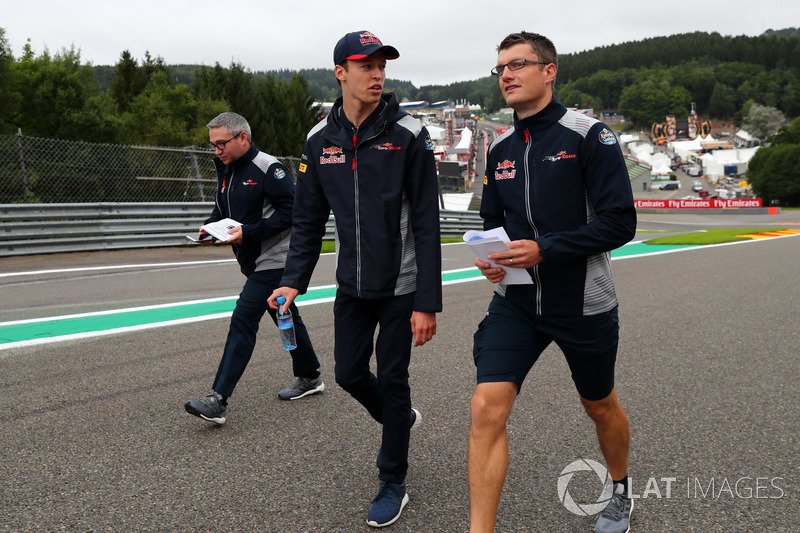 Daniil Kvyat, Scuderia Toro Rosso walks the track