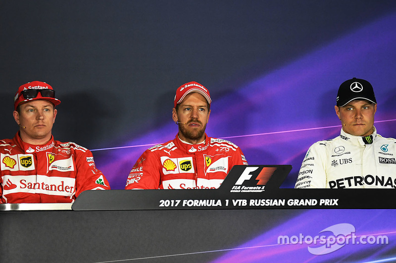 Поул-сіттер Себастьян Феттель, Ferrari, друге місце - Кімі Райкконен, Ferrari, третє місце - Валттері Боттас, Mercedes AMG F1 на прес-конференції