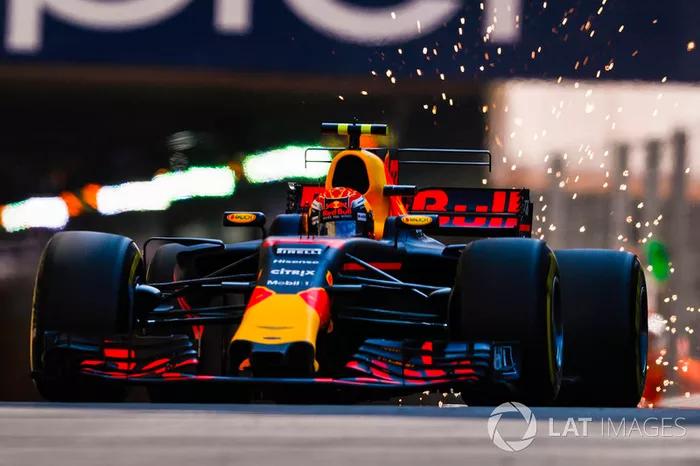 Verstappen n'hésite pas à tancer son équipe sur la stratégie
