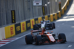 Стоффель Вандорн, McLaren MCL32, Ромен Грожан, Haas F1 Team VF-17
