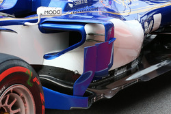 Sauber C36: bargeboards
