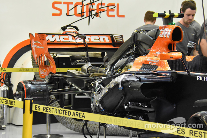 Detalle trasero del McLaren MCL32