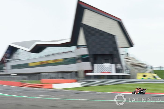 El inconfundible diseño del edificio de boxes en Silverstone