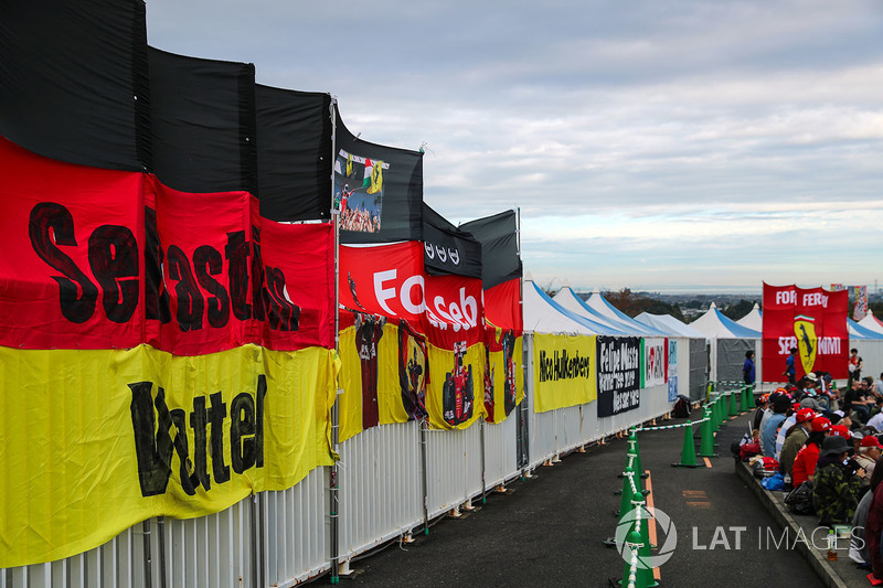 Fans y banderas para Sebastian Vettel, Ferrari