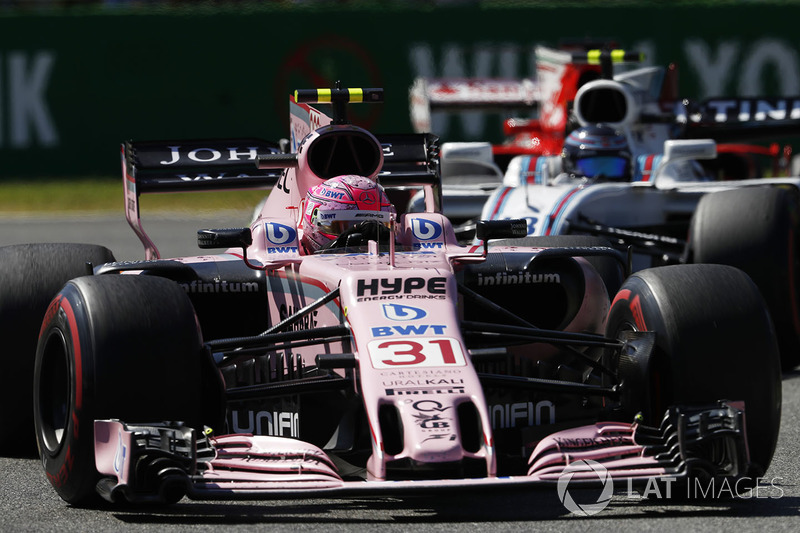 Esteban Ocon, Sahara Force India F1 VJM10, Lance Stroll, Williams FW40