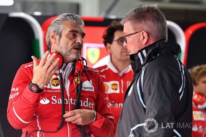 Maurizio Arrivabene, director de Ferrari y Ross Brawn, director deportivo de la Fórmula 1