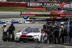 #25 BMW Team RLL BMW M8, GTLM: Alexander Sims, Connor de Phillippi, pit stop