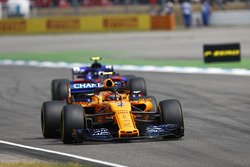 Stoffel Vandoorne, McLaren MCL33, leads Pierre Gasly, Toro Rosso STR13