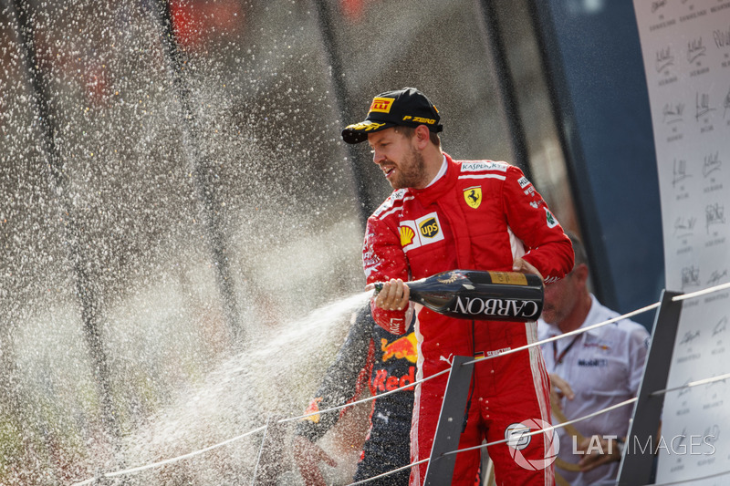 Sebastian Vettel, Ferrari, celebra en el podio