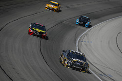 Clint Bowyer, Stewart-Haas Racing, Chevrolet Camaro WIX Filters and Martin Truex Jr., Furniture Row Racing, Toyota Camry 5-hour ENERGY/Bass Pro Shops
