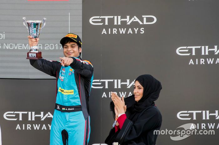 Podio: tercer lugar Arjun Maini, Jenzer Motorsport