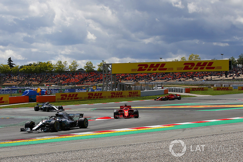 Lewis Hamilton, Mercedes-AMG F1 W09 leads at the start of the race