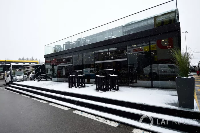 Paddock sous la neige