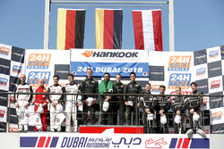 Podio: i vincitori della gara #2 Black Falcon Mercedes-AMG GT3: Abdulaziz Al Faisal, Hubert Haupt, Yelmer Buurman, Gabriele Piana, al secondo posto #12 Manthey Racing Porsche 991 GT3 R: Otto Klohs, Lars Kern, Mathieu Jaminet, Sven Müller, al terzo posto #964 GRT Grasser Racing Team Lamborghini Huracán GT3: Mark Ineichen, Rolf Ineichen, Christian Engelhart, Mirko Bortolotti