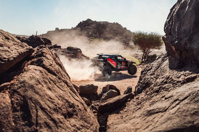 #299 Les Sandriders Dacia Dacia : Nasser Al-Attiyah, Fabian Lurquin