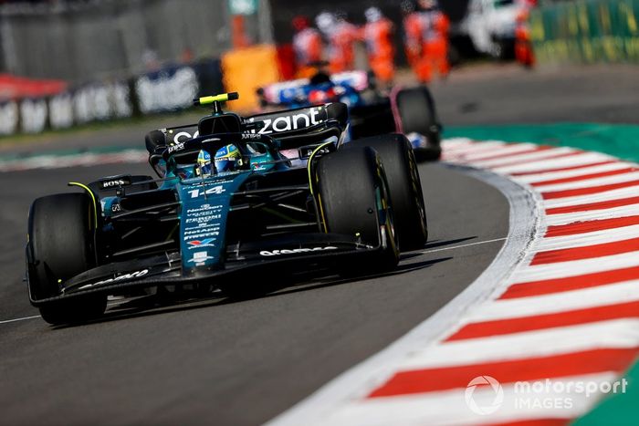 Fernando Alonso, Aston Martin AMR23, Esteban Ocon, Alpine A523