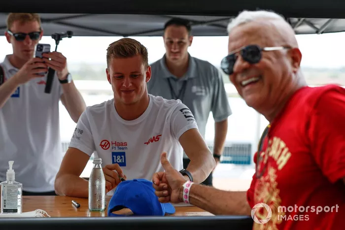 Mick Schumacher, Haas VF-22 