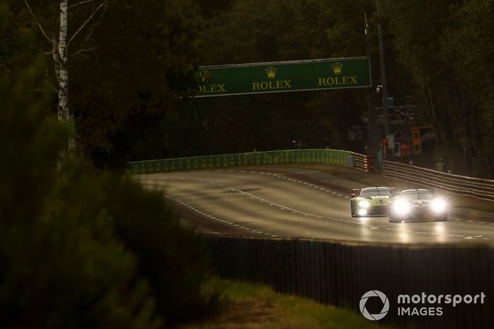 #99 Dempsey-Proton Racing Porsche 911 RSR: Vutthikorn Inthraphuvasak, Lucas Legeret, Julien Andlauer