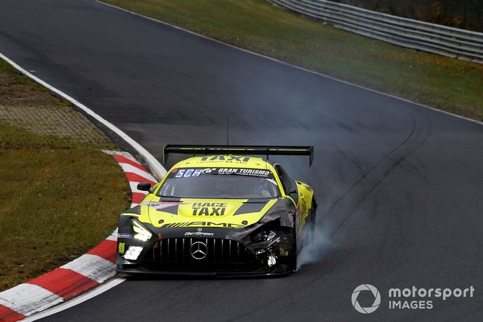 #9 Mercedes-AMG Team GetSpeed Mercedes-AMG GT3: Fabian Schiller, Maximilian Götz, Maximilian Buhk, Raffaele Marciello after the crash