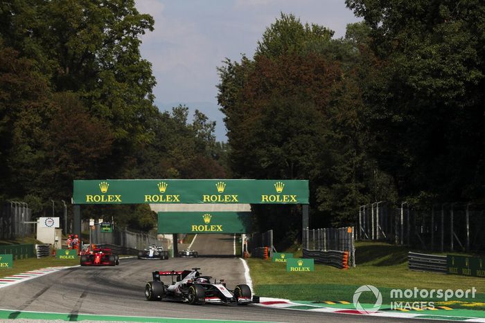 Romain Grosjean, Haas VF-20, Sebastian Vettel, Ferrari SF1000, George Russell, Williams FW43