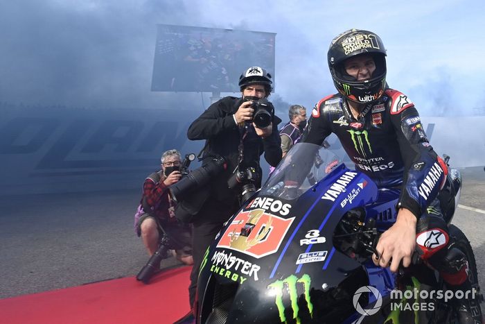 El Campeón del Mundo Fabio Quartararo, Yamaha Factory Racing celebra