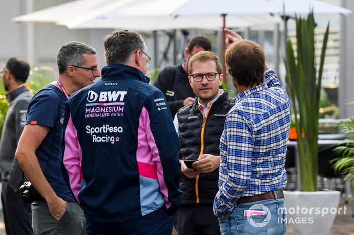Andreas Seidl, Director, McLaren con Otmar Szafnauer, Director y CEO, Racing Point 