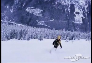 Lewis Hamilton, esquiando