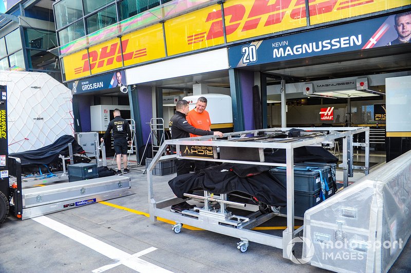Preparativi in pitlane