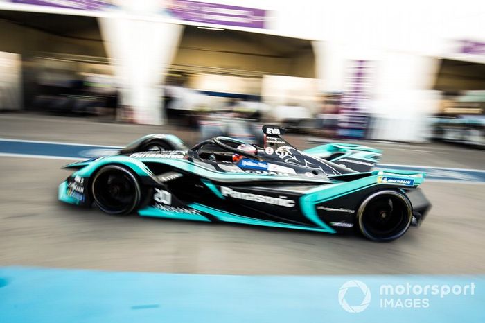 Mitch Evans, Jaguar Racing, Jaguar I-Type 3, in pit lane