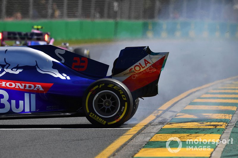 Alexander Albon, Toro Rosso STR14, en tête-à-queue