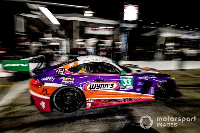 #33 Mercedes-AMG Team Riley Motorsports Mercedes-AMG GT3, GTD: Ben Keating, Jeroen Bleekemolen, Luca Stolz, Felipe Fraga, pit stop